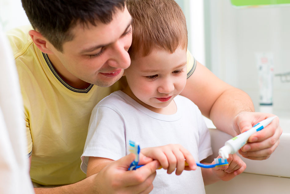 Cuándo se puede usar pasta dental en bebés y los niños? 🦷 — Pediatra En  Familia